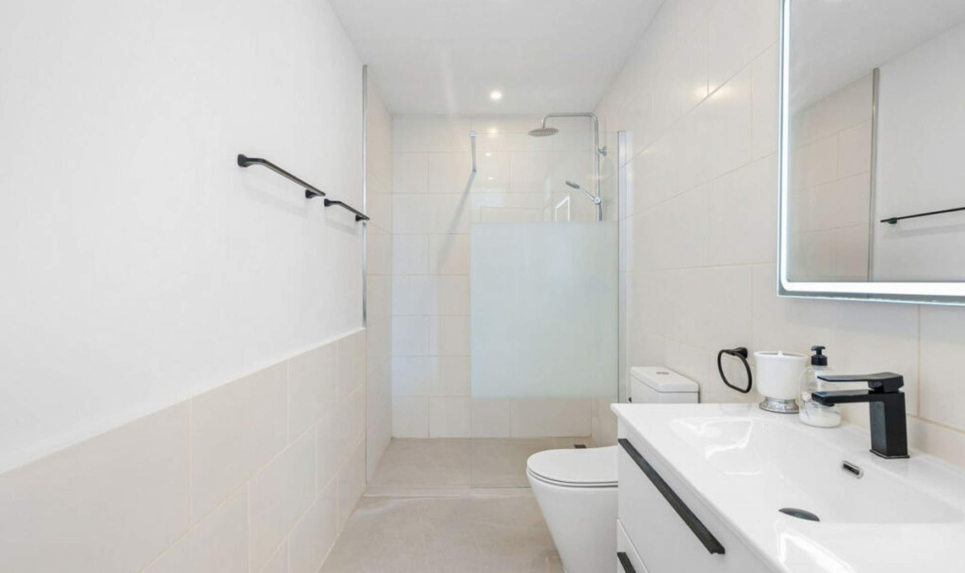 Resale - House -
Nueva Andalucía