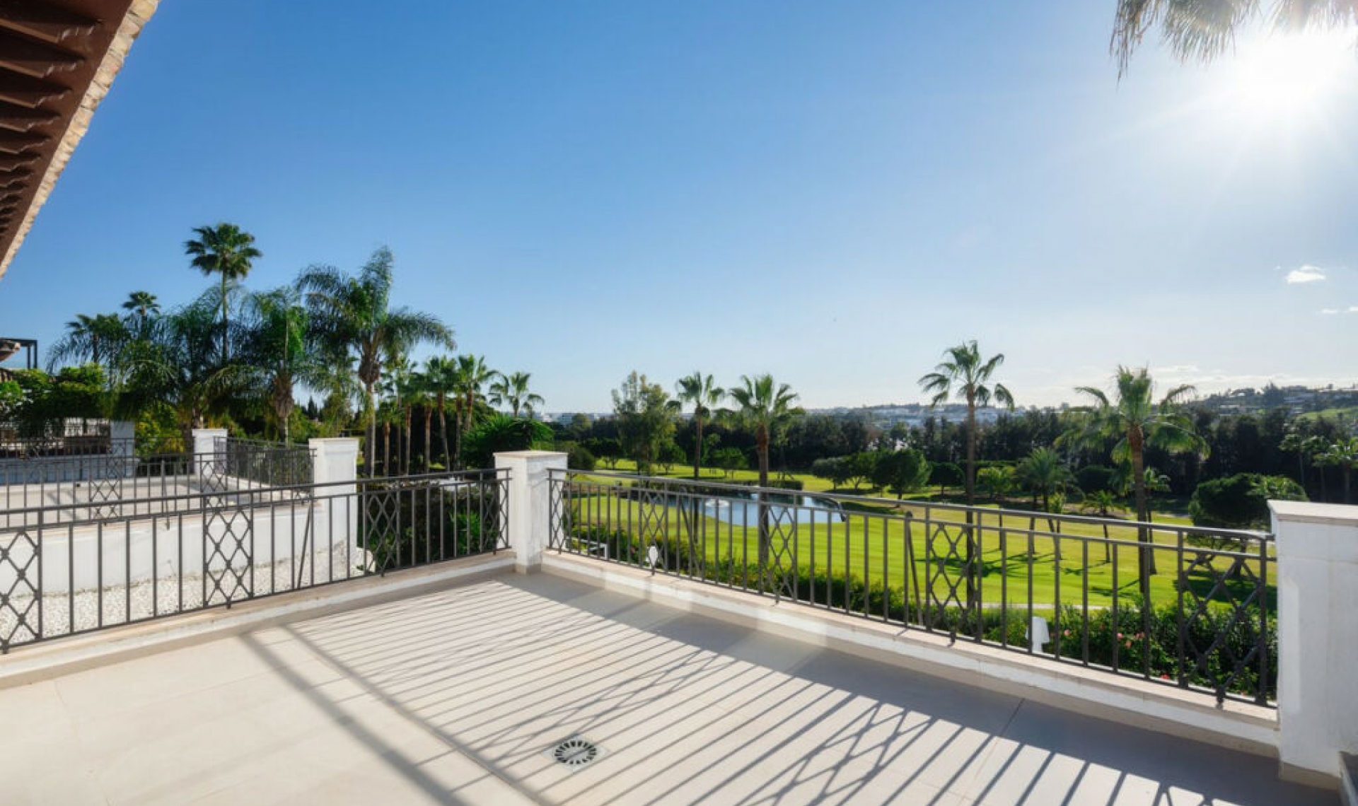 Resale - House -
Nueva Andalucía