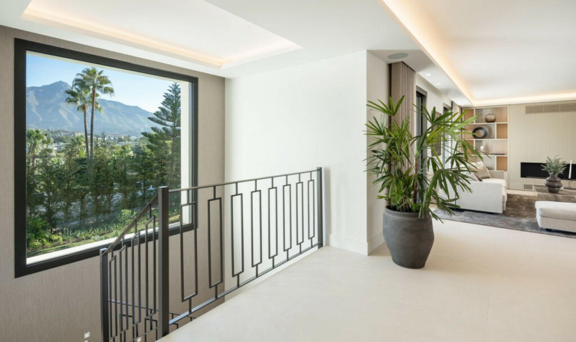 Resale - House -
Nueva Andalucía