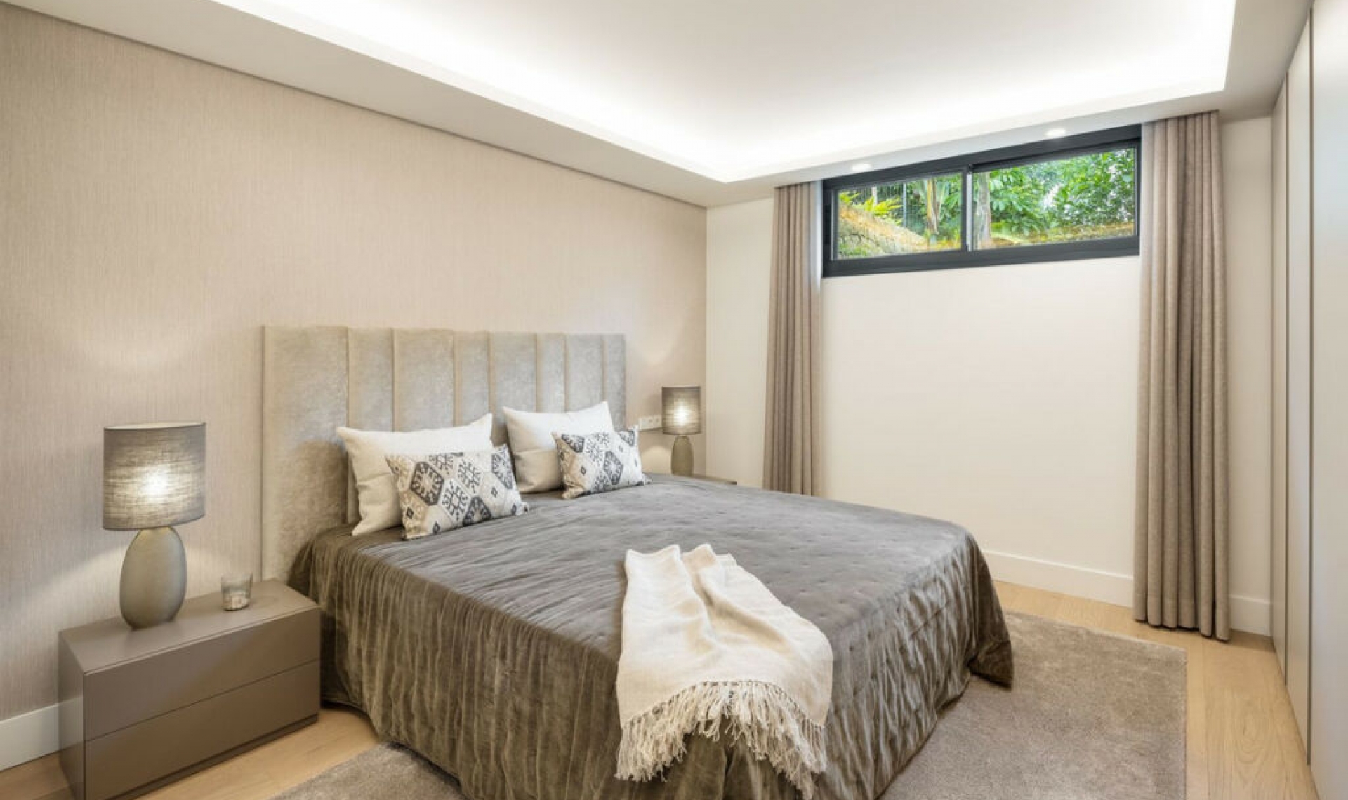 Resale - House -
Nueva Andalucía