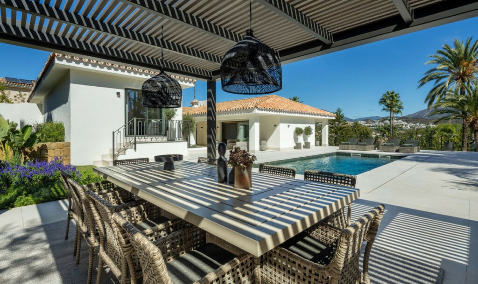 Resale - House -
Nueva Andalucía