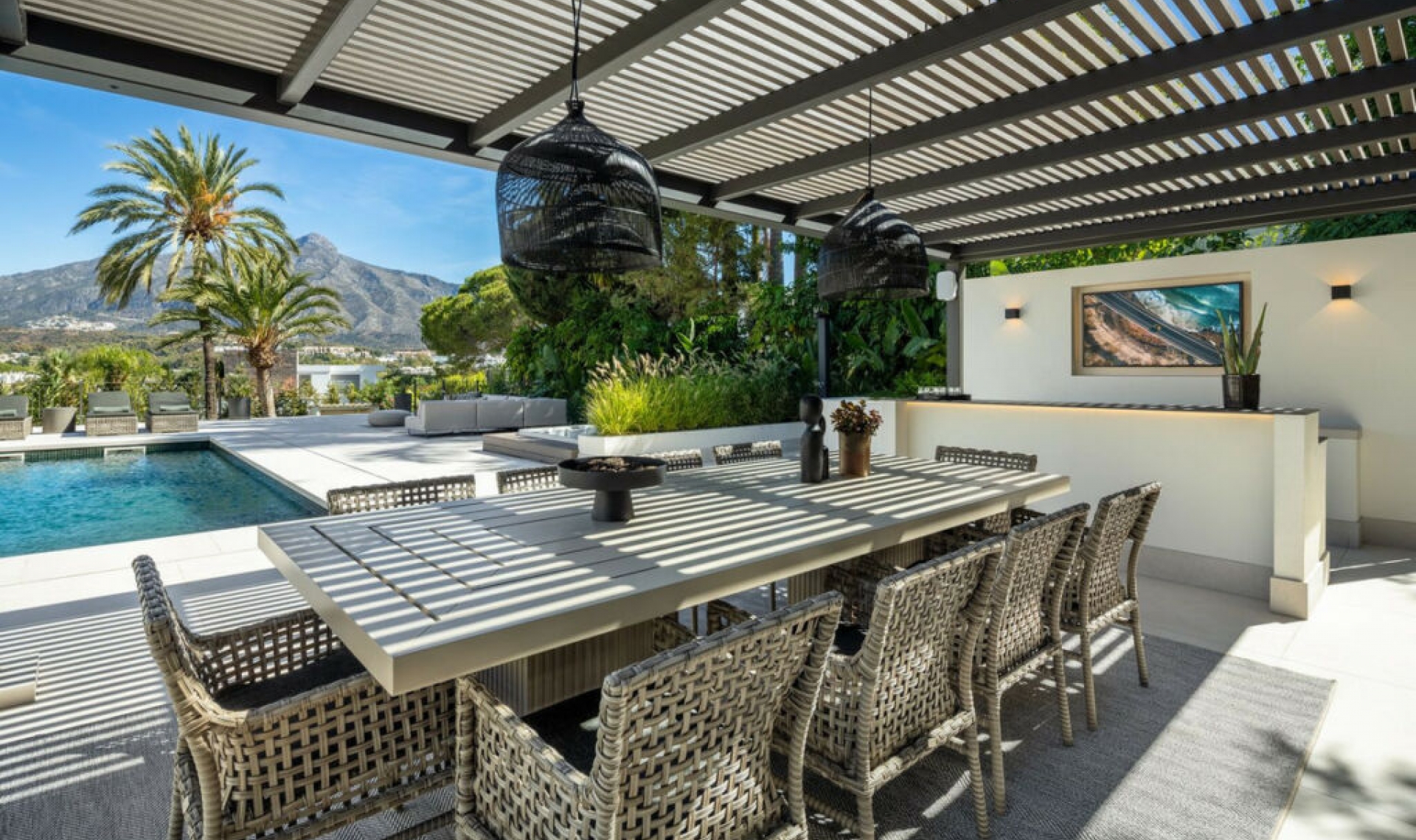 Resale - House -
Nueva Andalucía