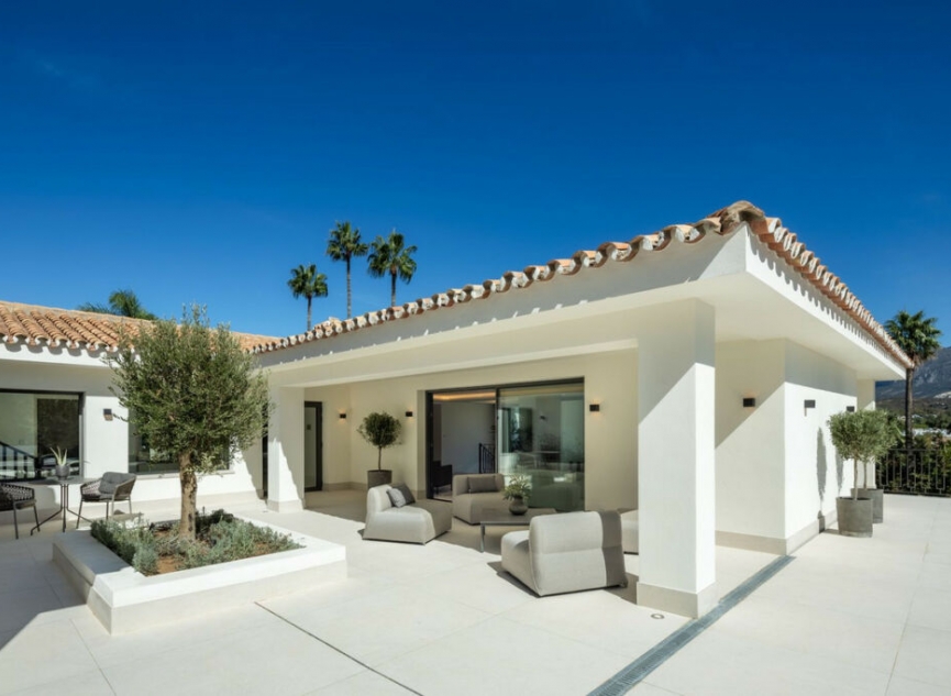 Resale - House -
Nueva Andalucía
