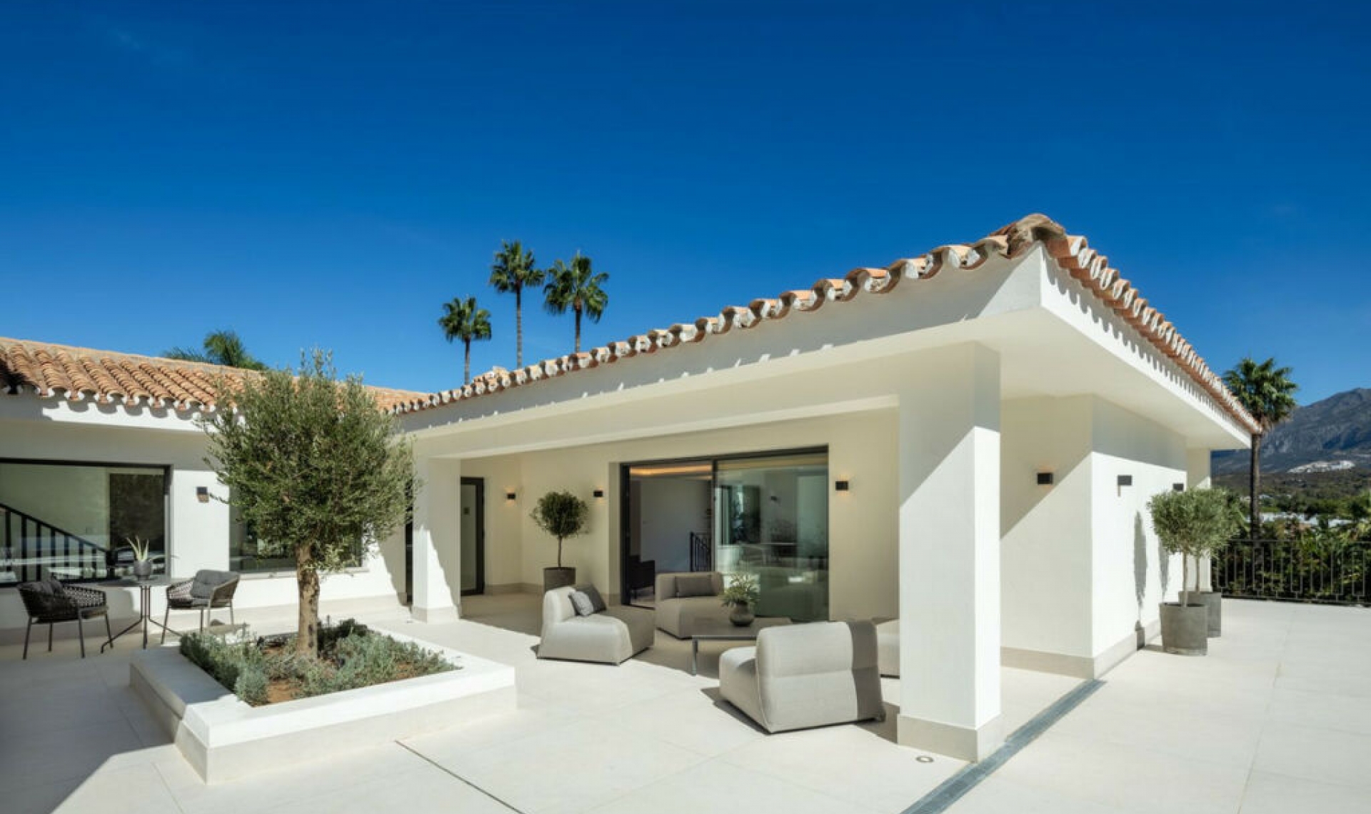 Resale - House -
Nueva Andalucía