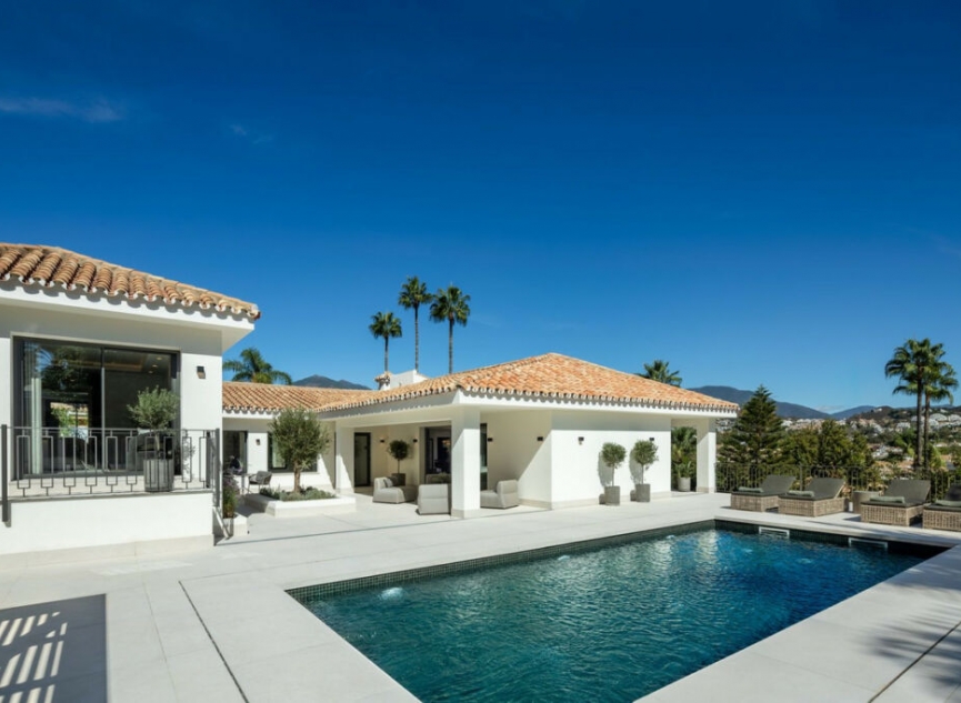 Resale - House -
Nueva Andalucía