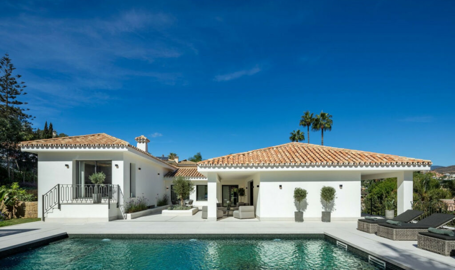 Resale - House -
Nueva Andalucía