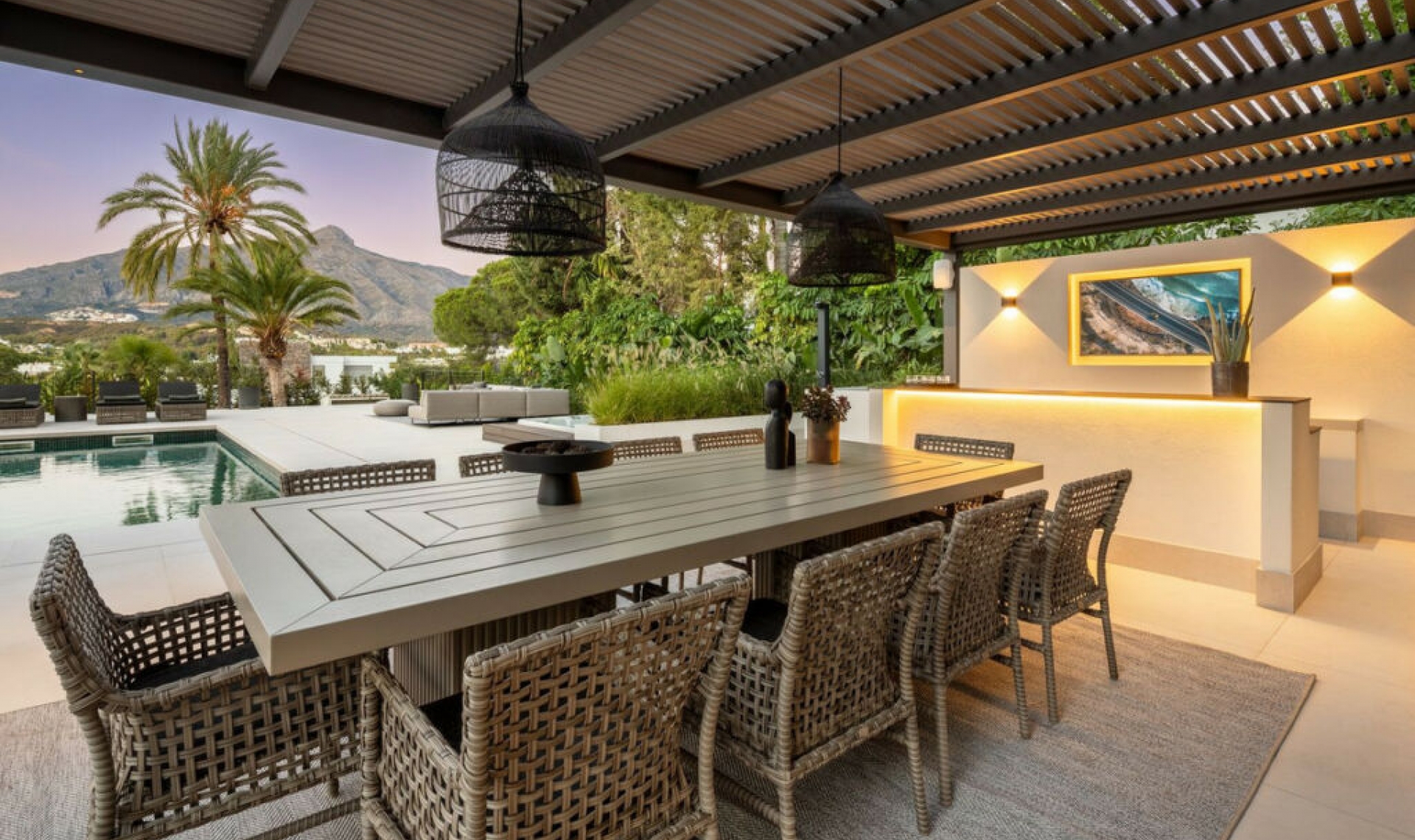Resale - House -
Nueva Andalucía