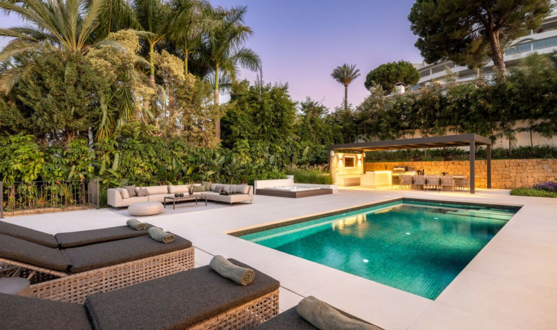 Resale - House -
Nueva Andalucía