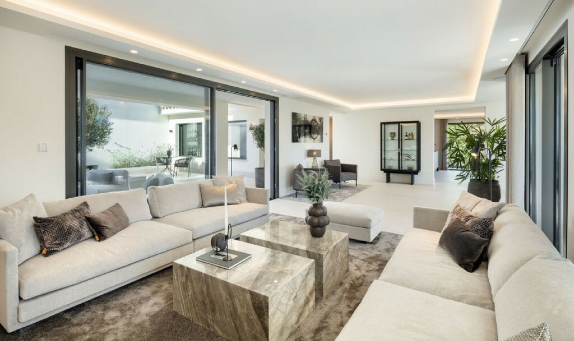 Resale - House -
Nueva Andalucía