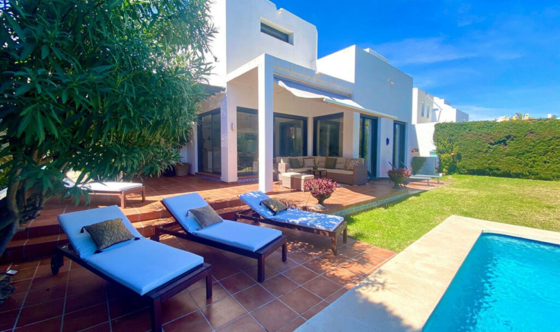 Resale - House -
Nueva Andalucía