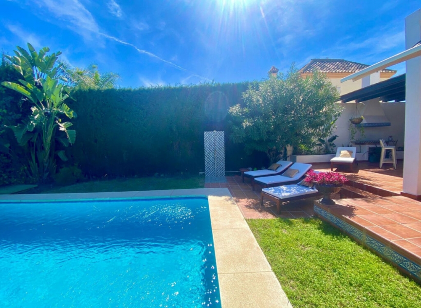 Resale - House -
Nueva Andalucía