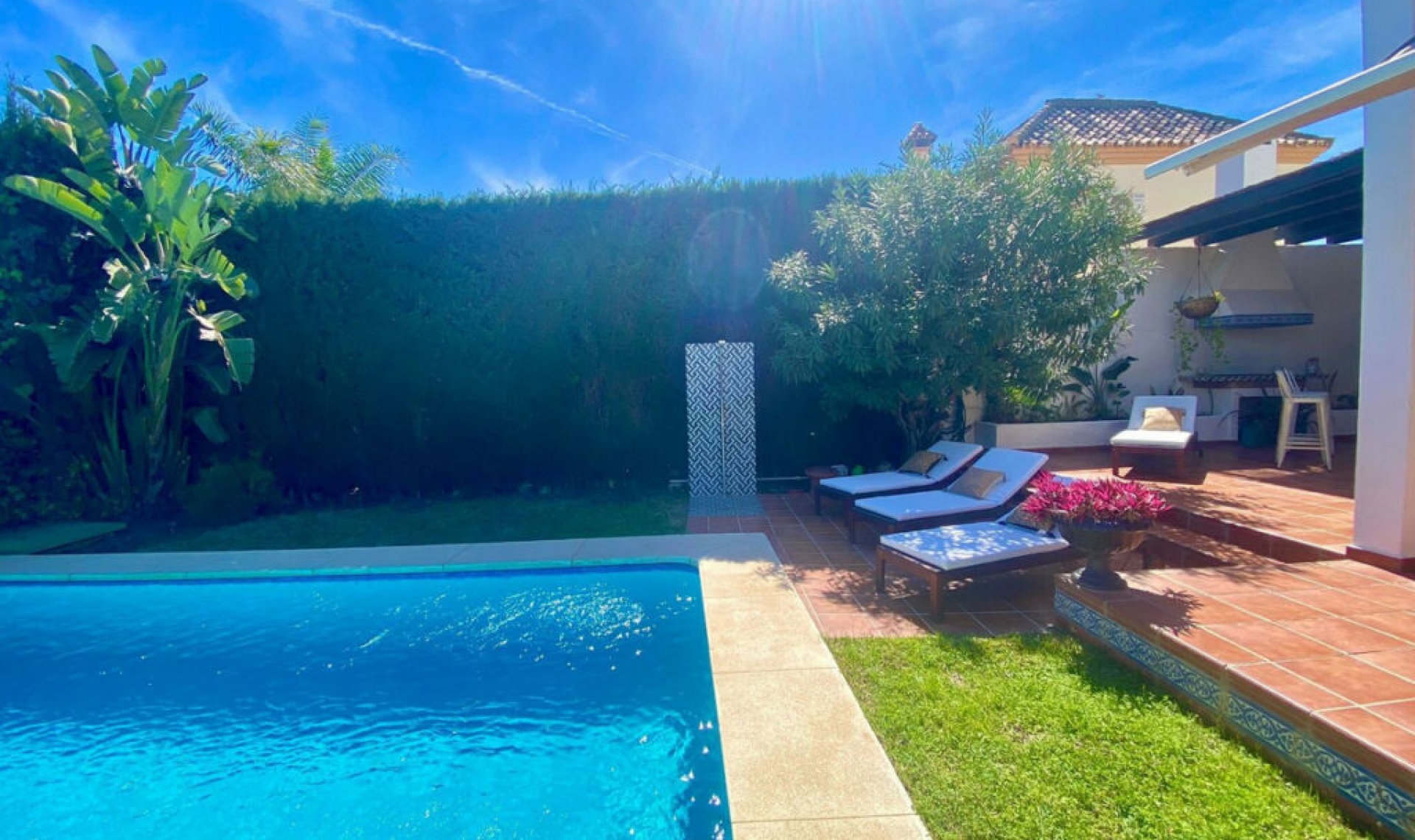 Resale - House -
Nueva Andalucía