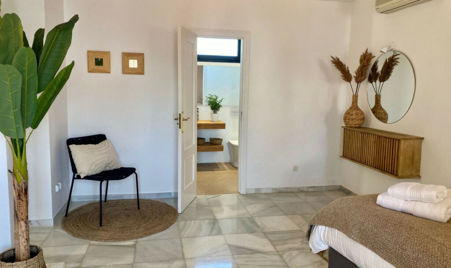 Resale - House -
Nueva Andalucía