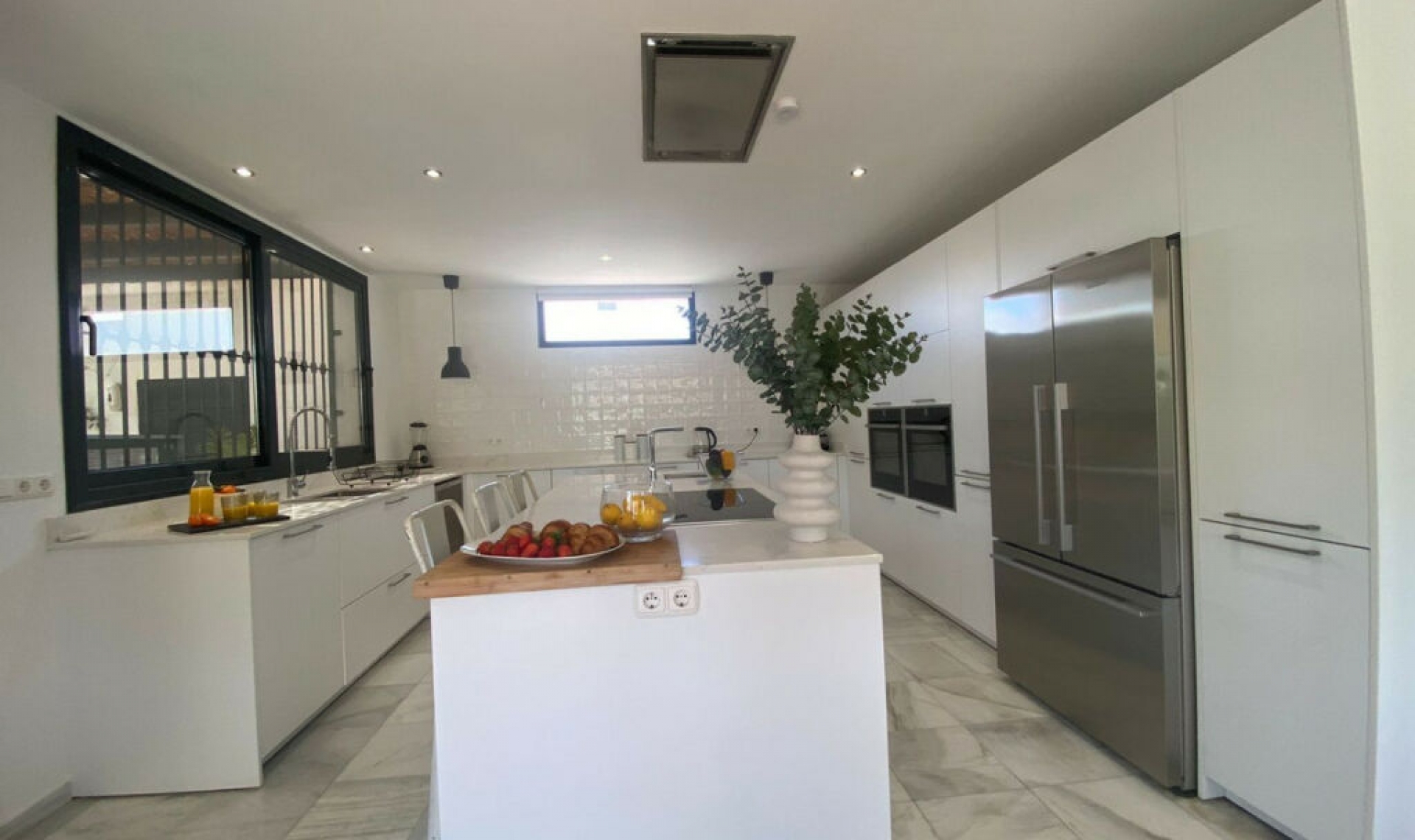 Resale - House -
Nueva Andalucía