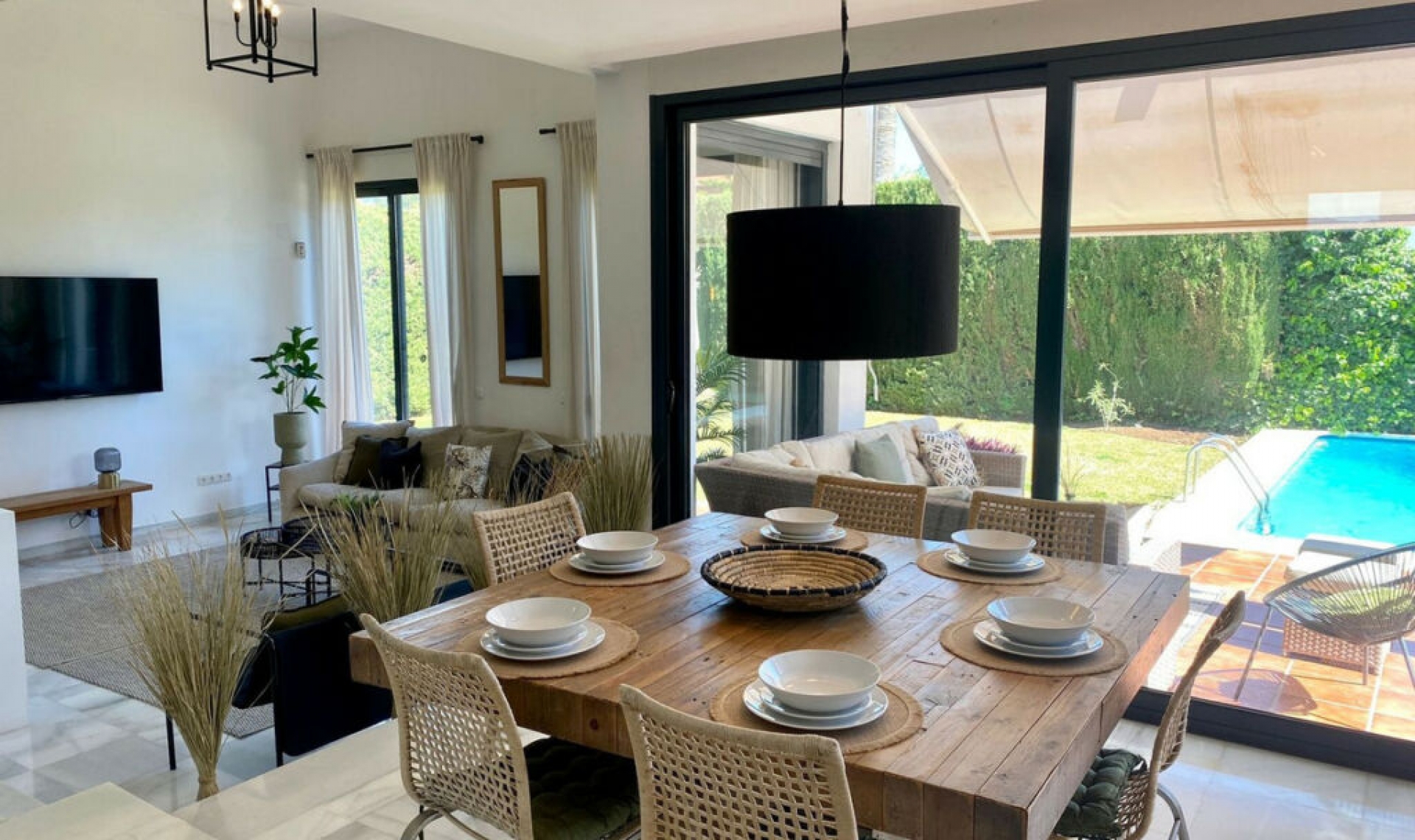 Resale - House -
Nueva Andalucía