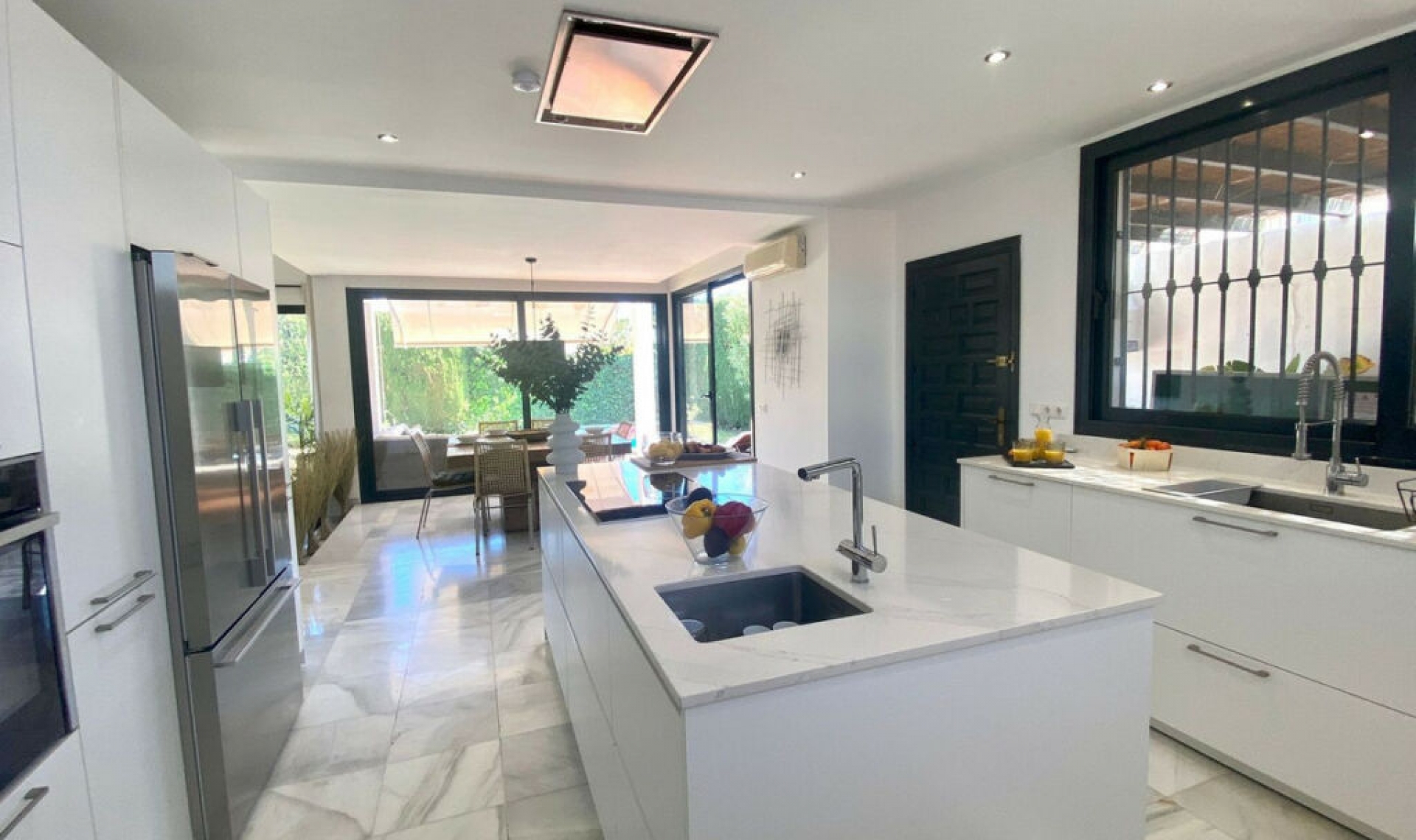 Resale - House -
Nueva Andalucía