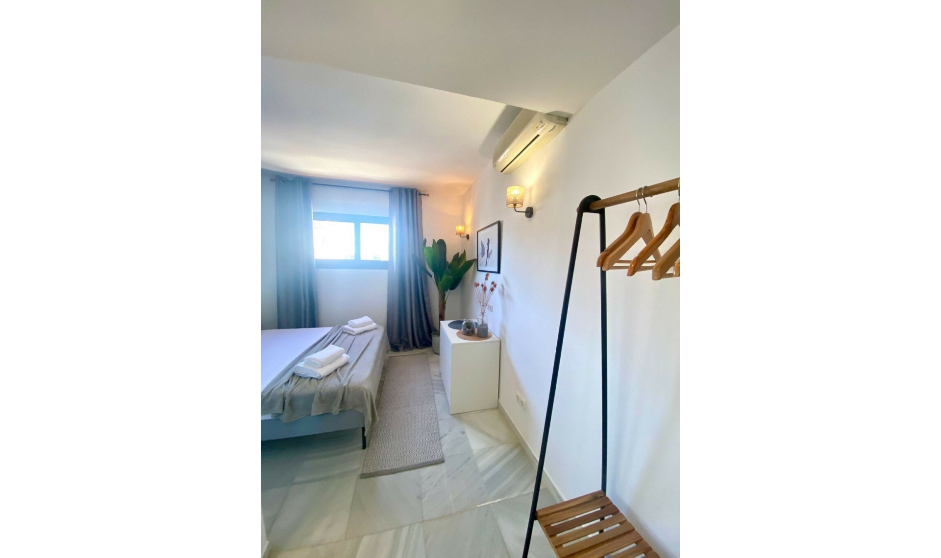 Resale - House -
Nueva Andalucía