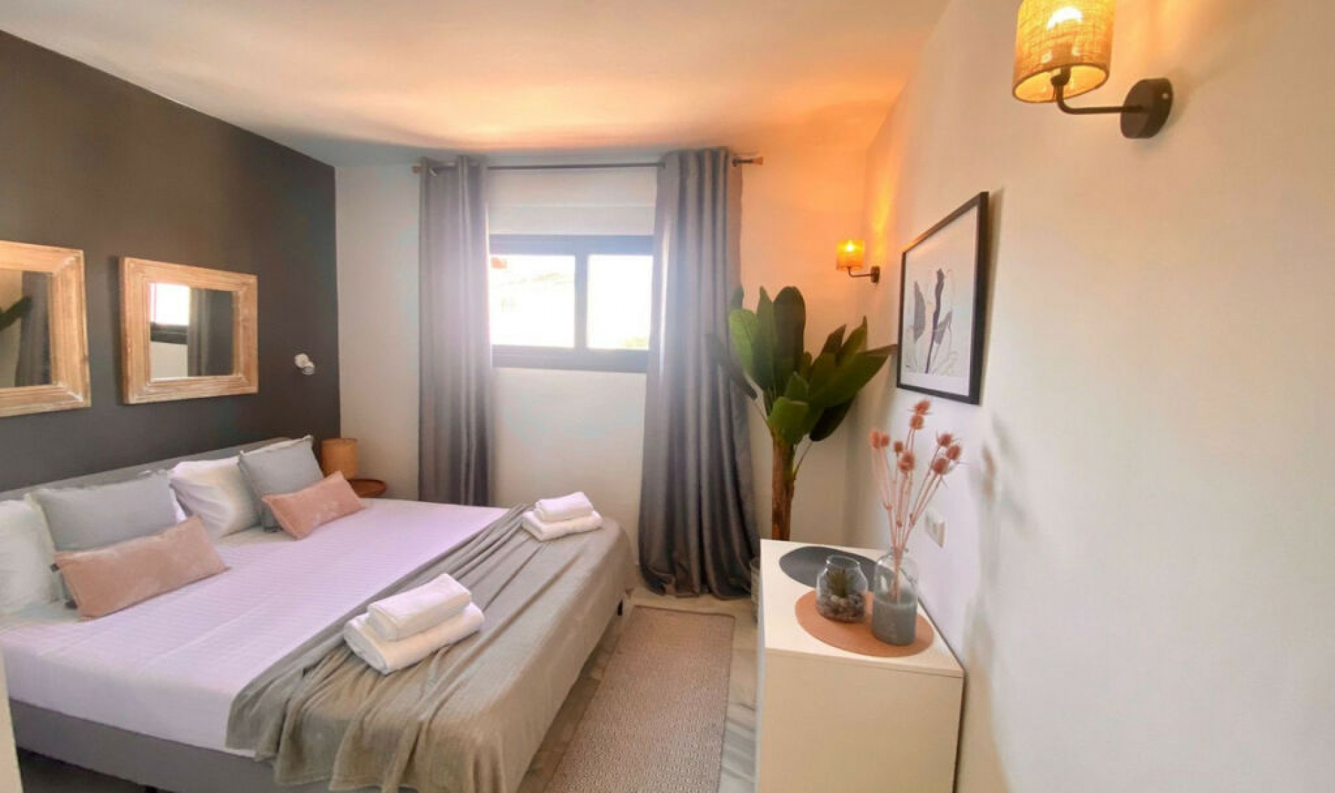 Resale - House -
Nueva Andalucía