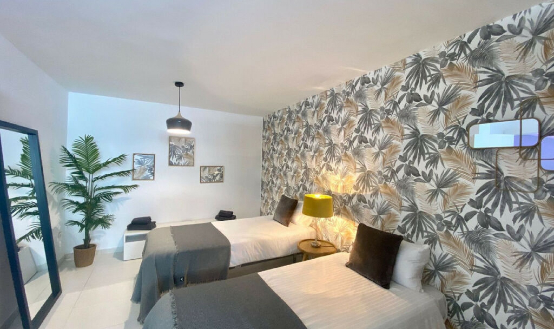 Resale - House -
Nueva Andalucía