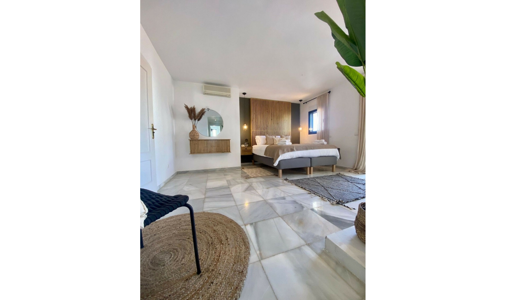 Resale - House -
Nueva Andalucía