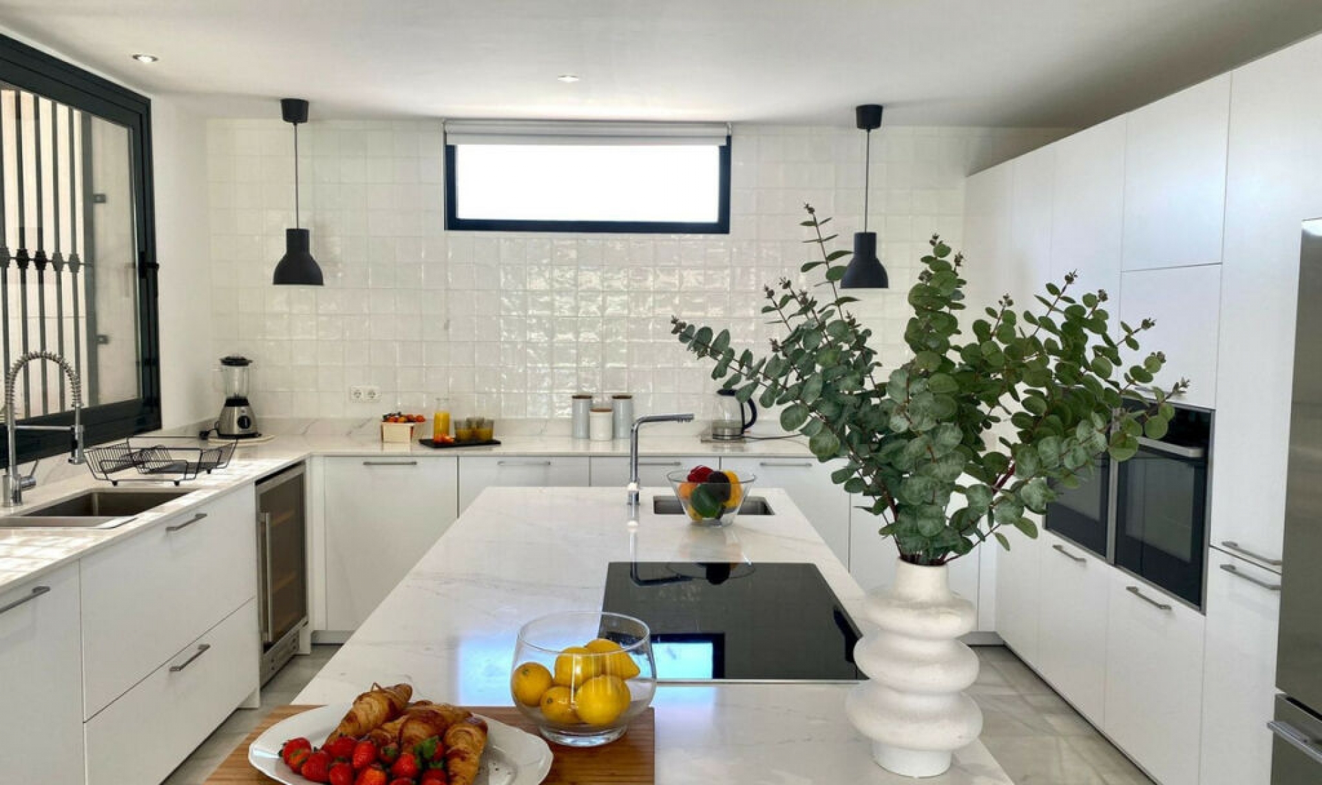 Resale - House -
Nueva Andalucía