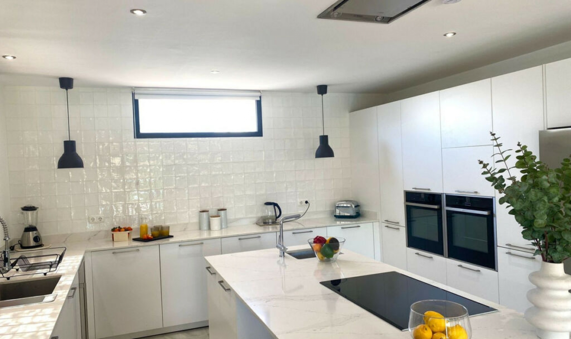 Resale - House -
Nueva Andalucía