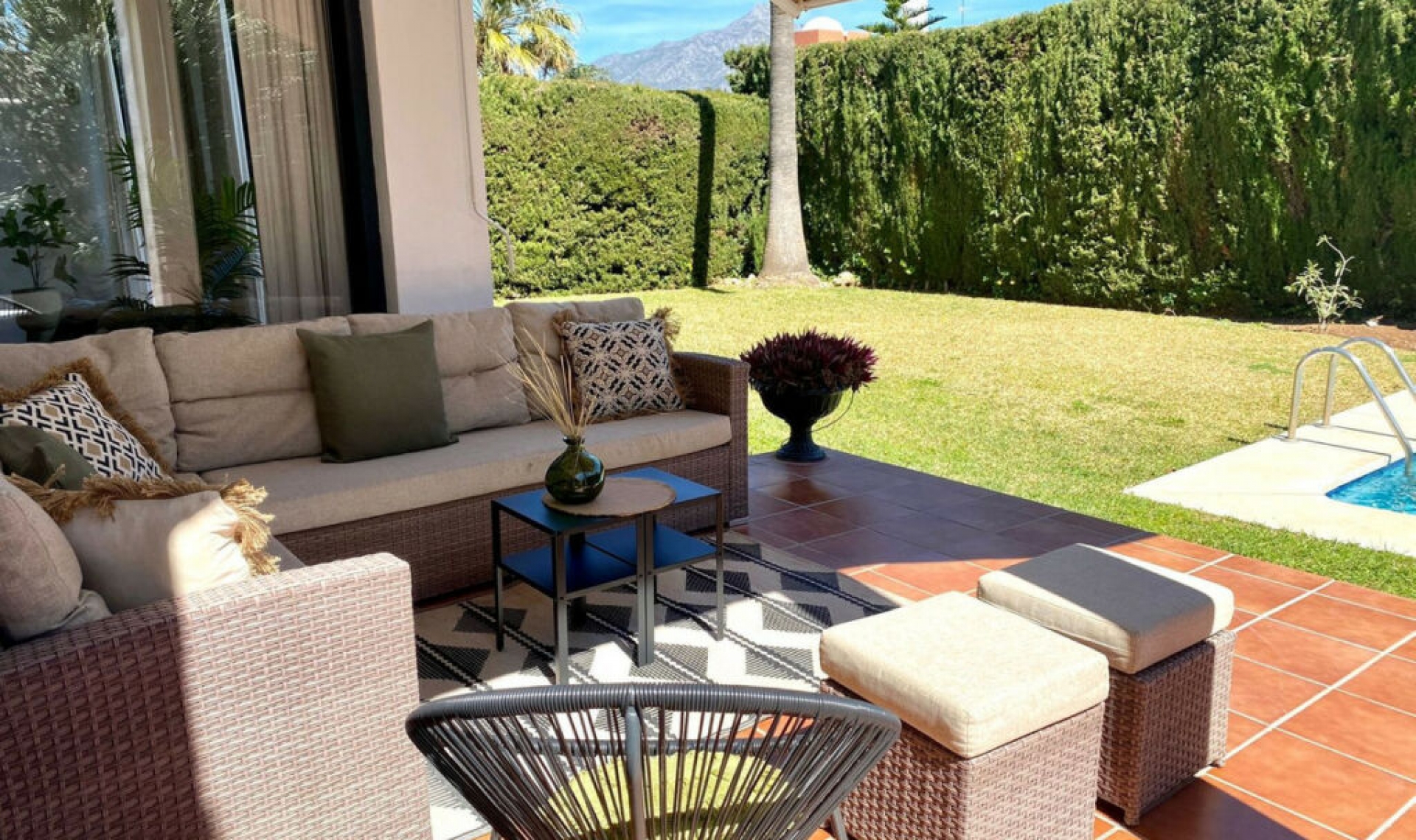 Resale - House -
Nueva Andalucía