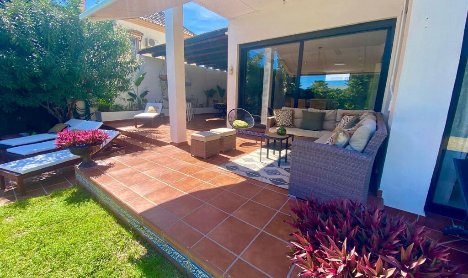 Resale - House -
Nueva Andalucía