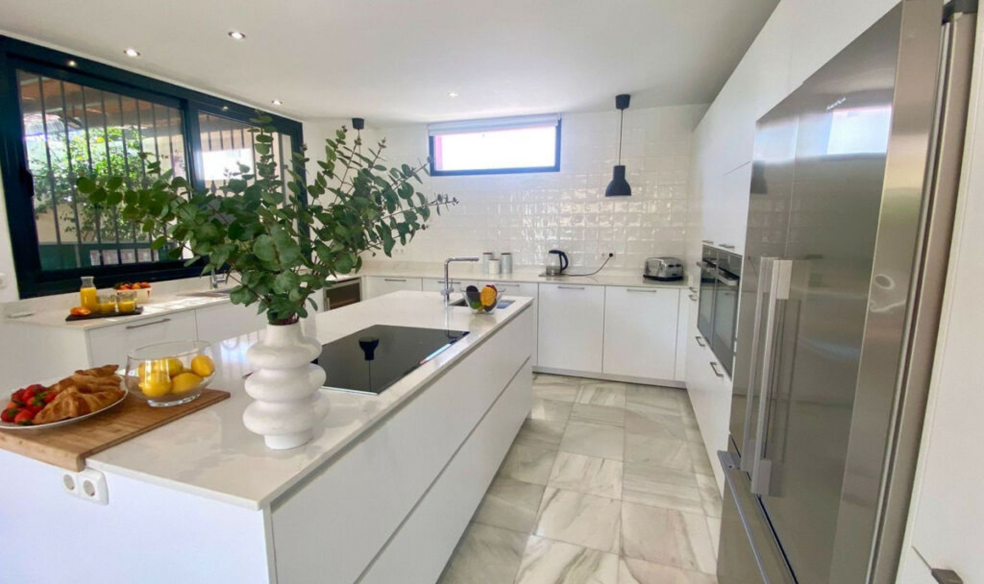 Resale - House -
Nueva Andalucía