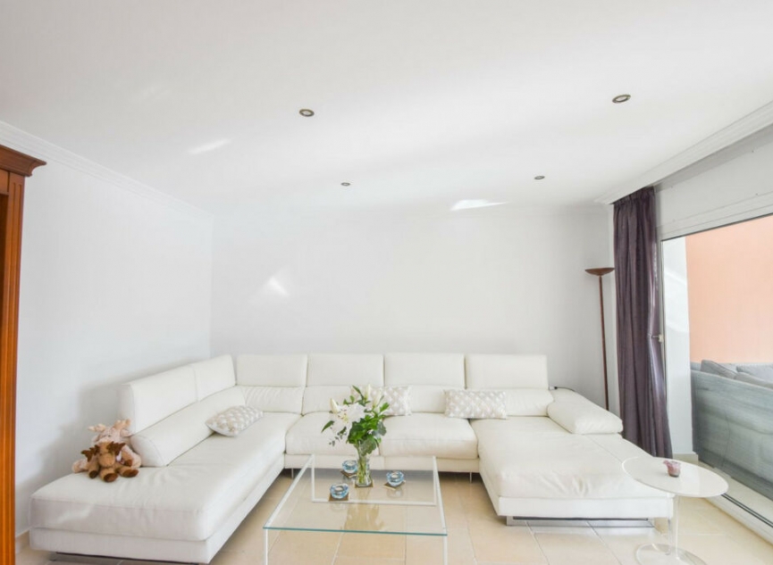 Resale - House -
Nueva Andalucía