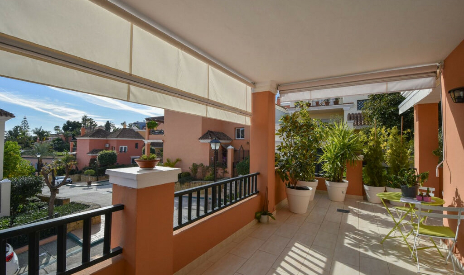 Resale - House -
Nueva Andalucía