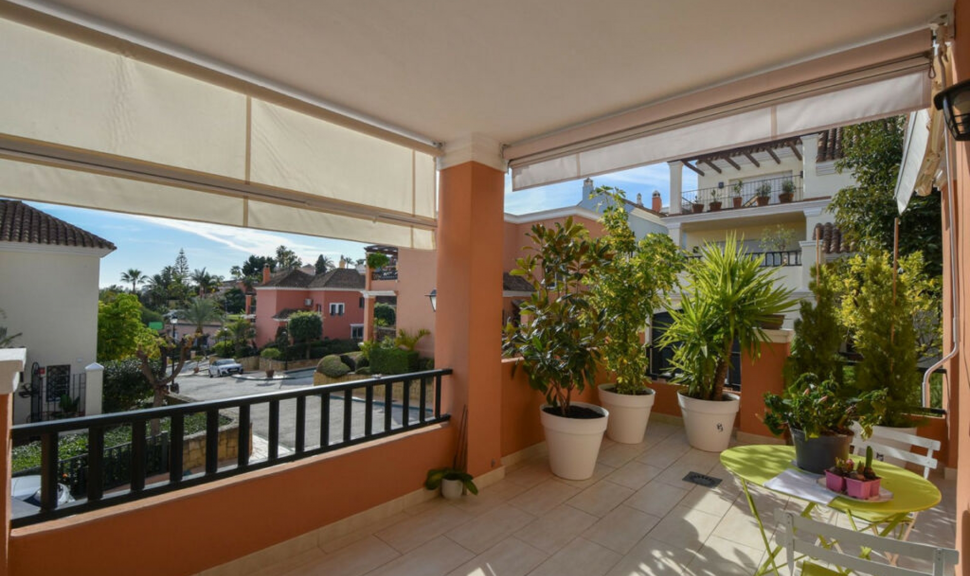 Resale - House -
Nueva Andalucía