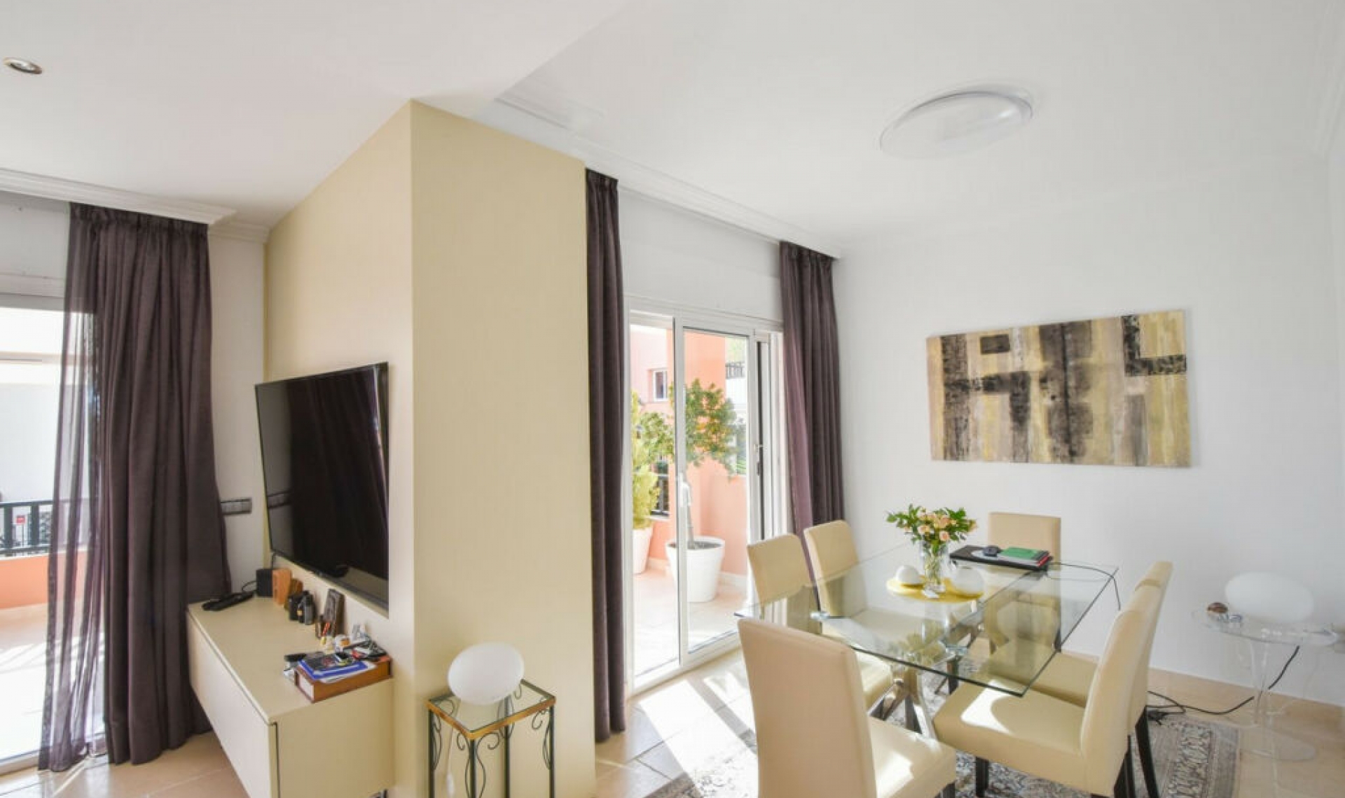 Resale - House -
Nueva Andalucía