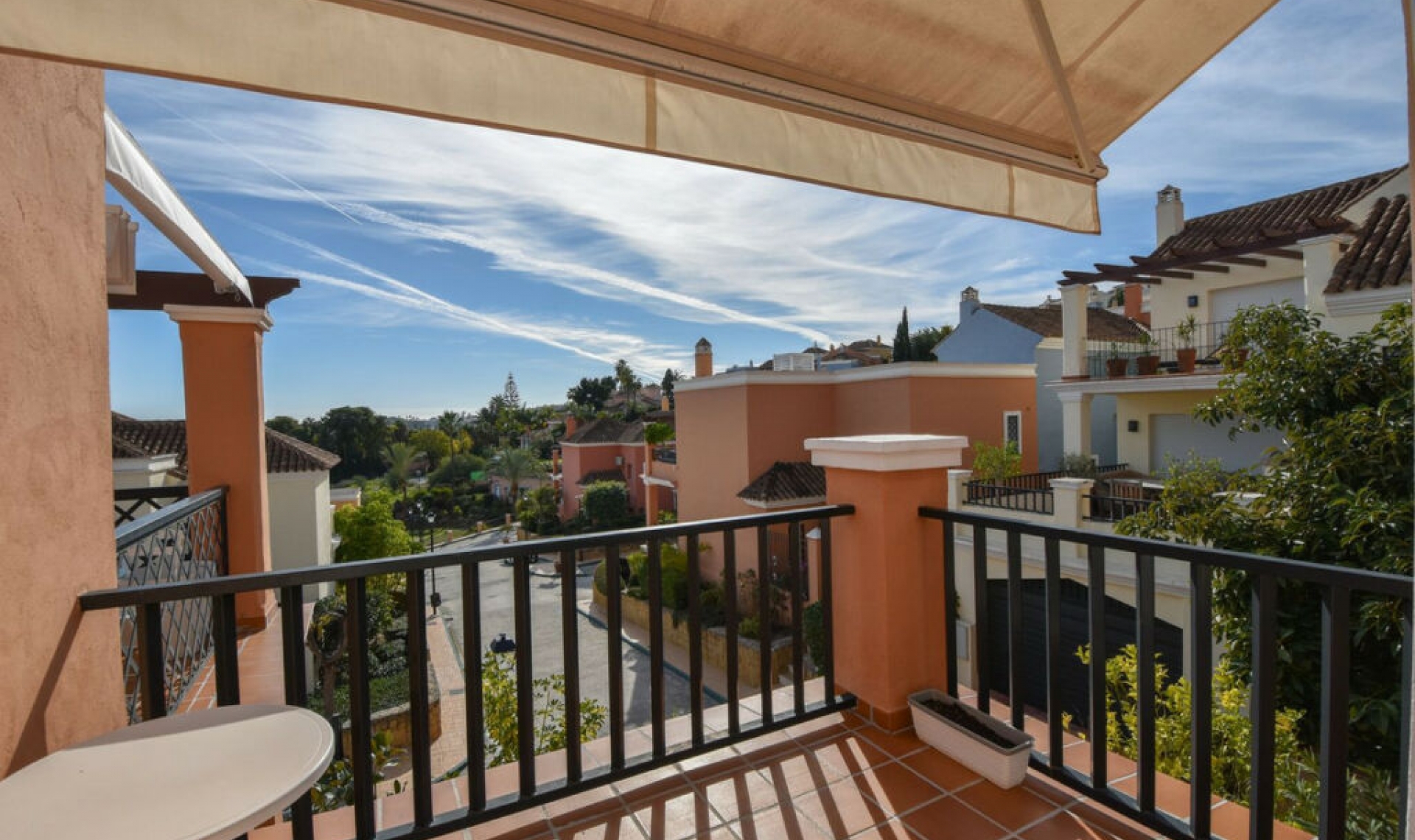 Resale - House -
Nueva Andalucía