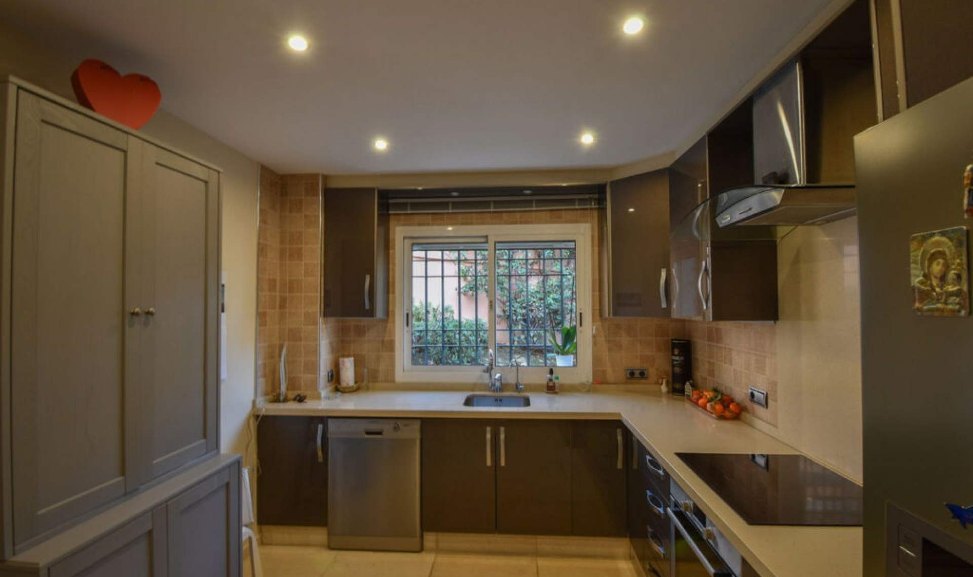 Resale - House -
Nueva Andalucía