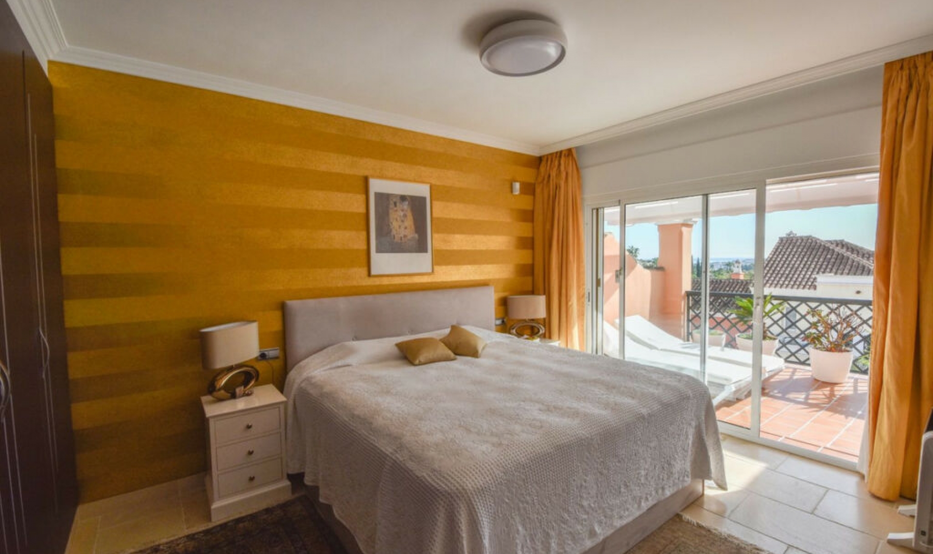 Resale - House -
Nueva Andalucía