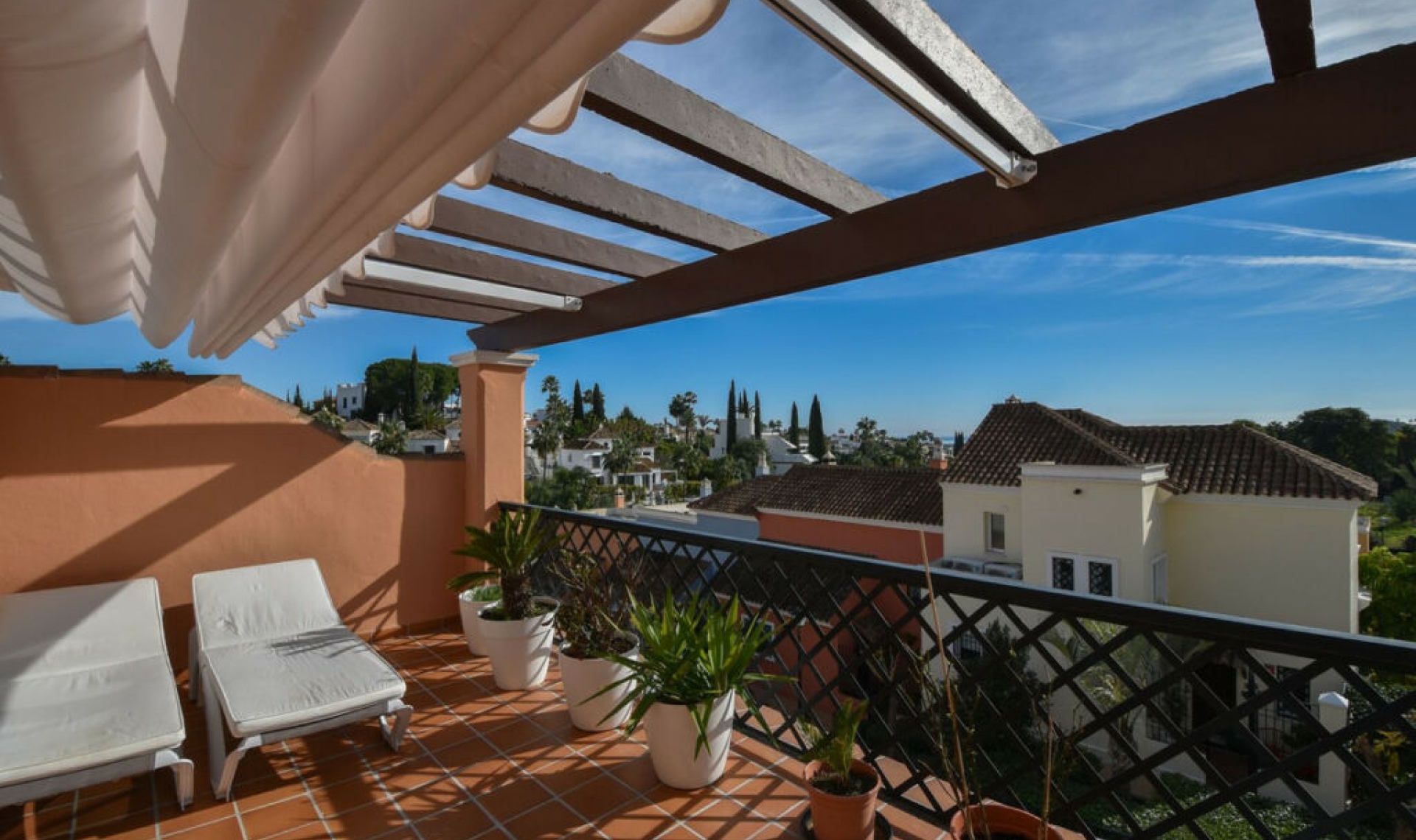 Resale - House -
Nueva Andalucía