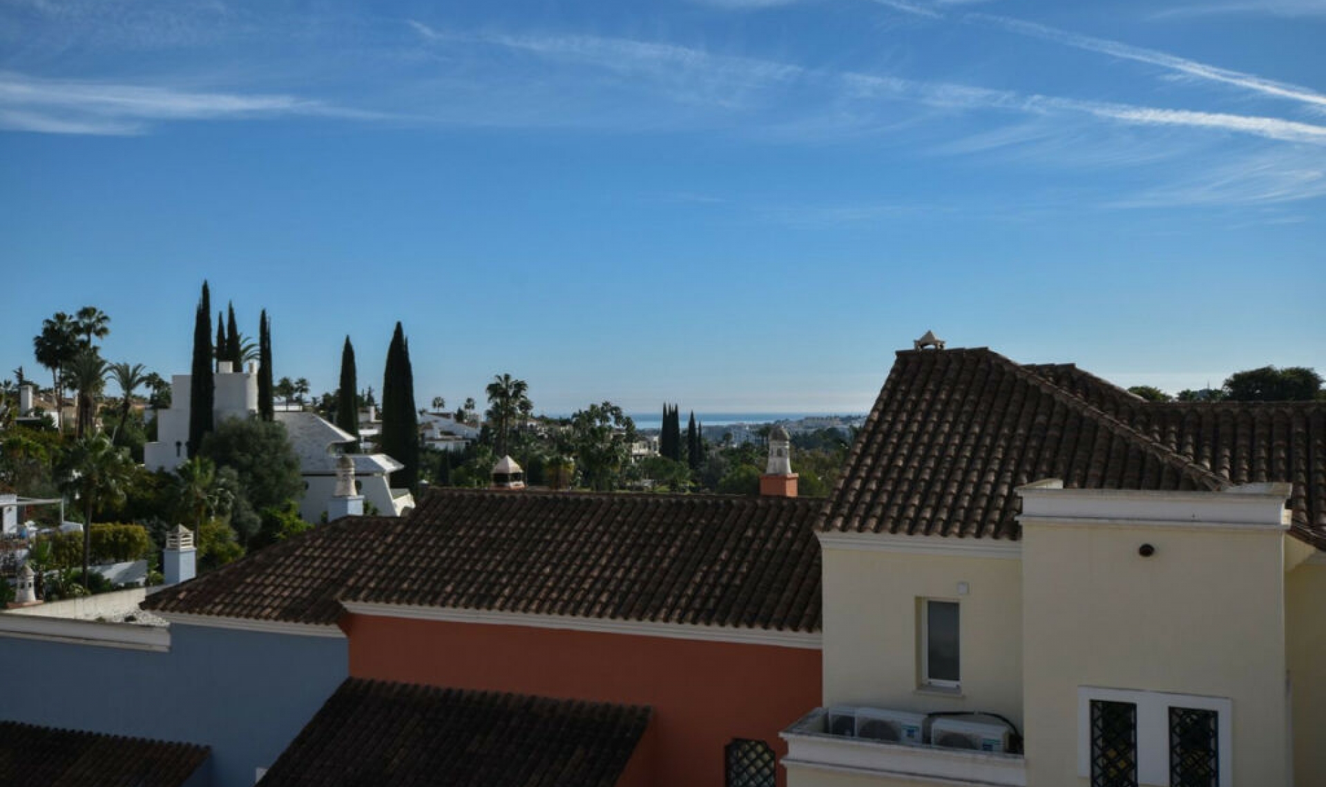 Resale - House -
Nueva Andalucía