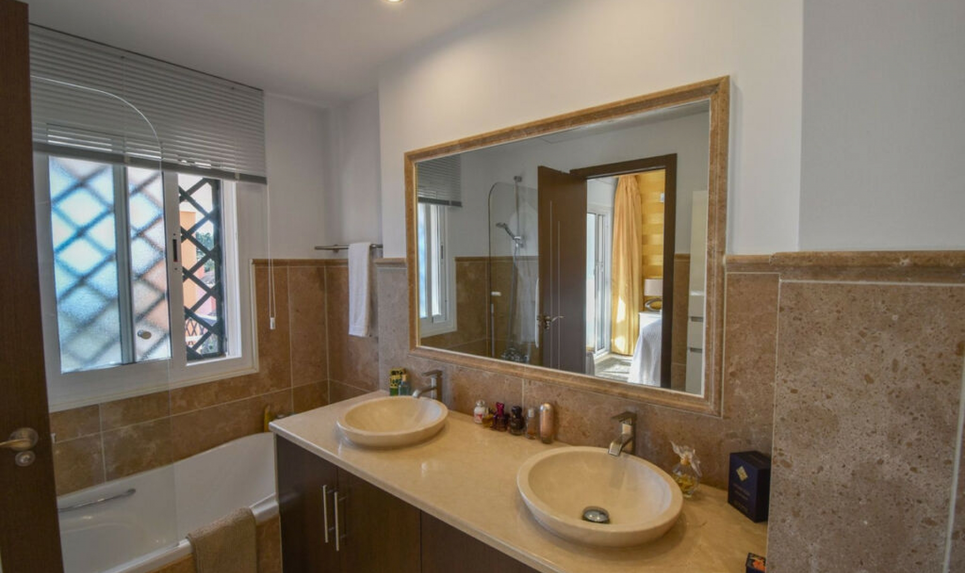 Resale - House -
Nueva Andalucía