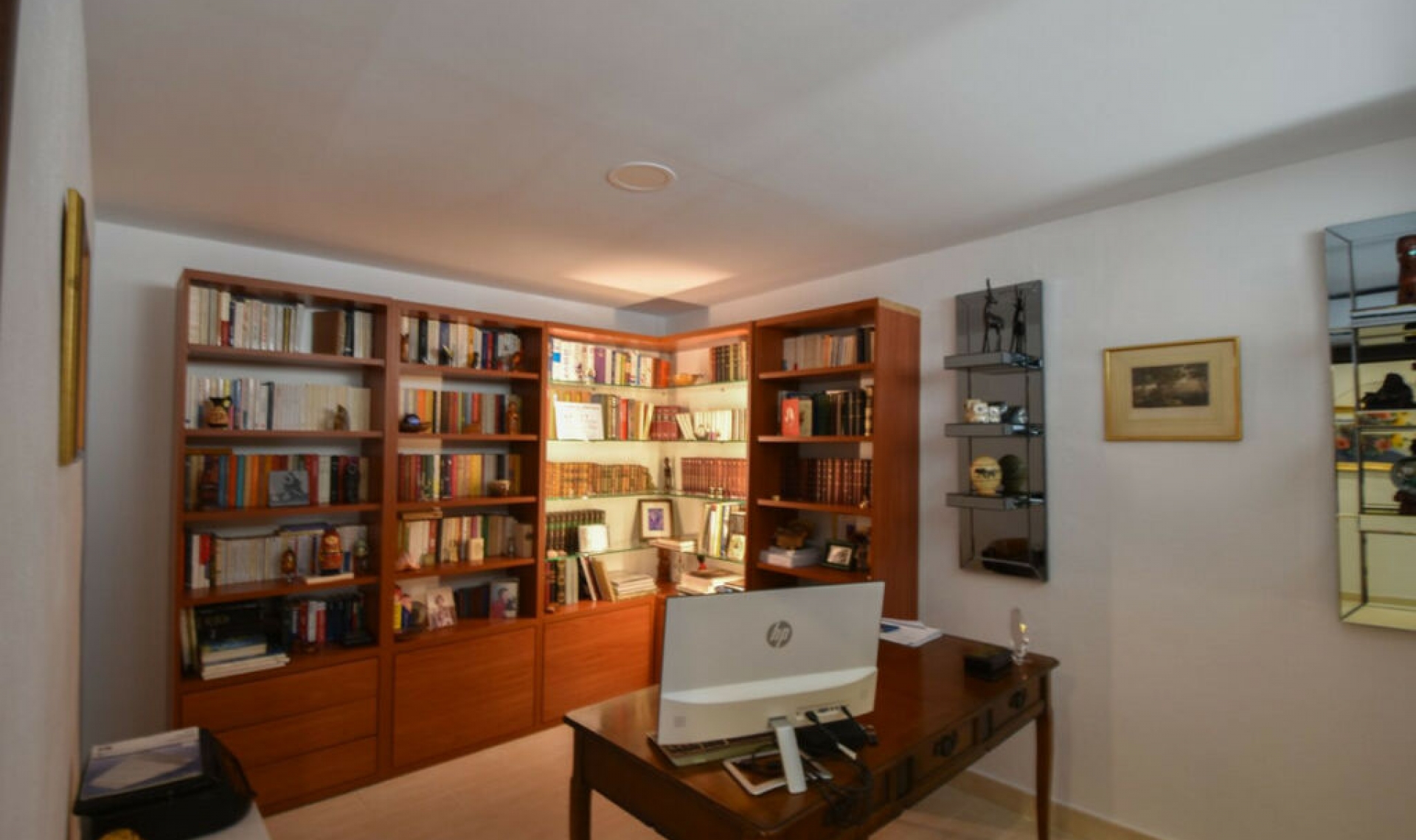 Resale - House -
Nueva Andalucía