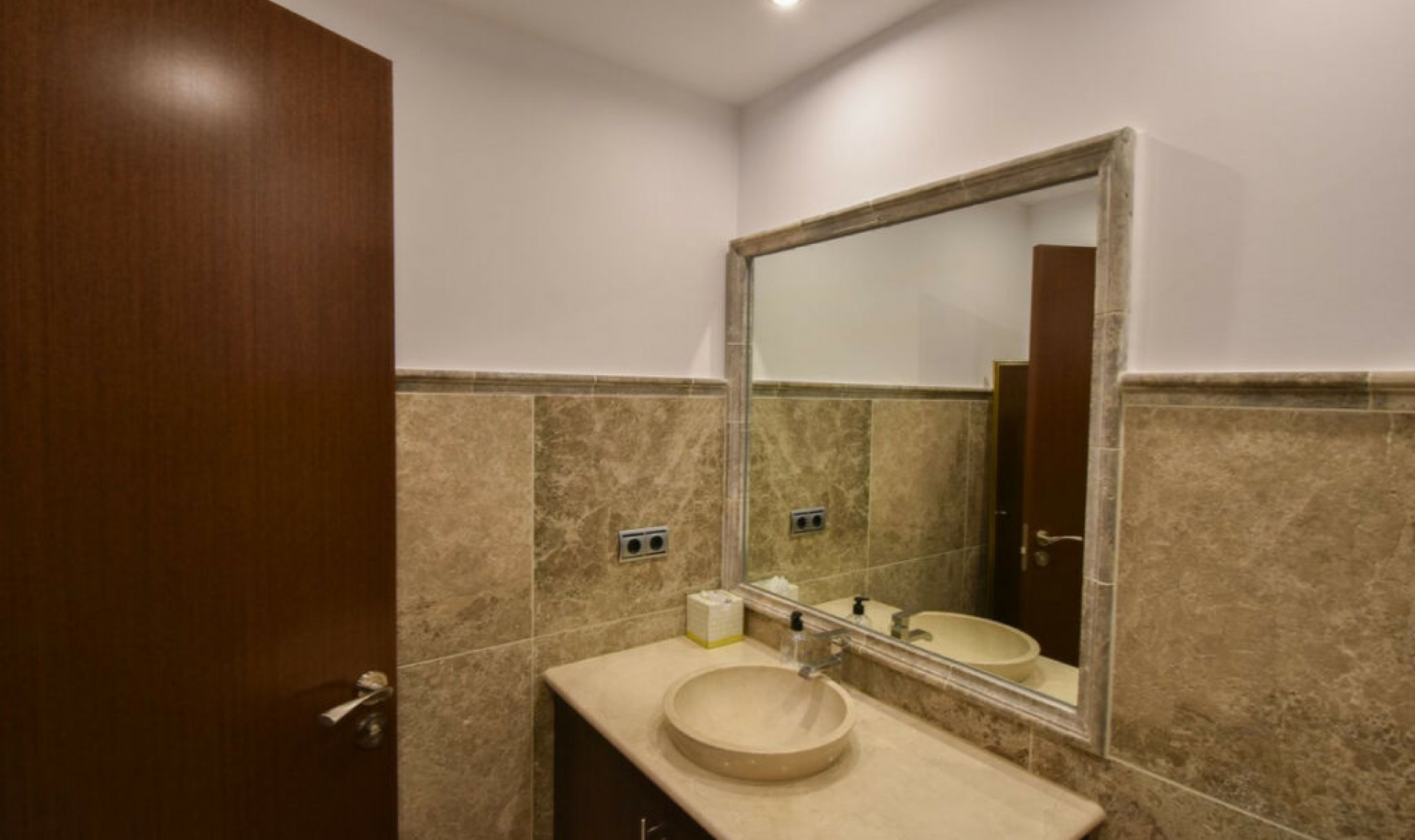 Resale - House -
Nueva Andalucía