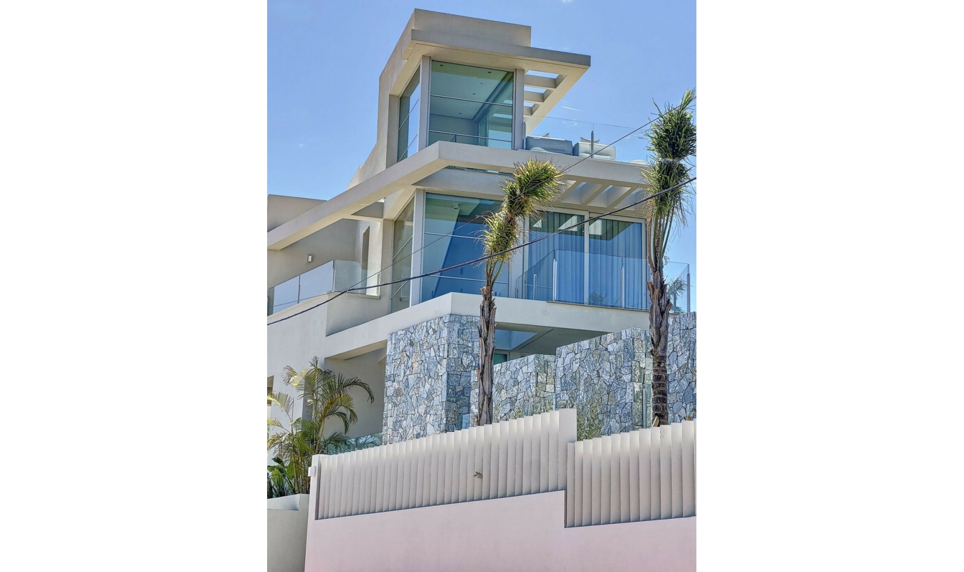 Resale - House -
Nueva Andalucía