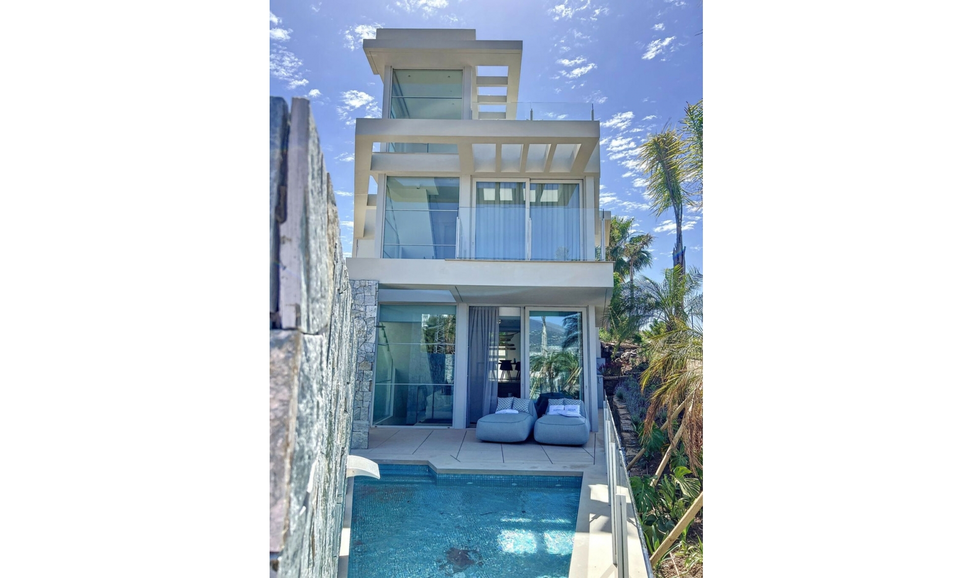 Resale - House -
Nueva Andalucía