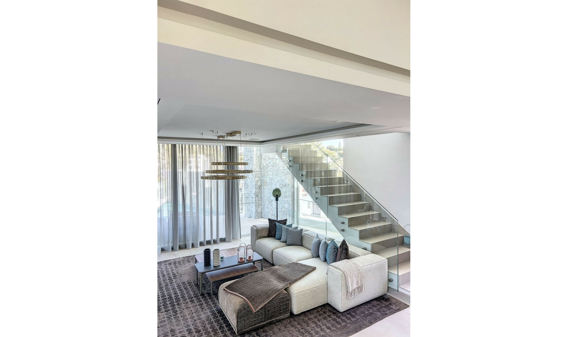 Resale - House -
Nueva Andalucía