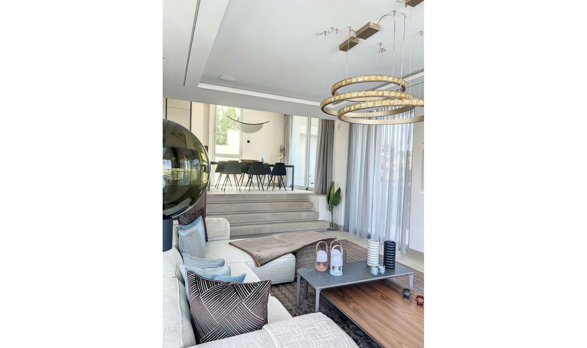 Resale - House -
Nueva Andalucía