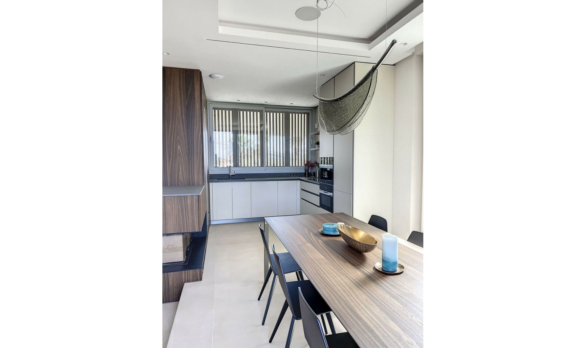 Resale - House -
Nueva Andalucía