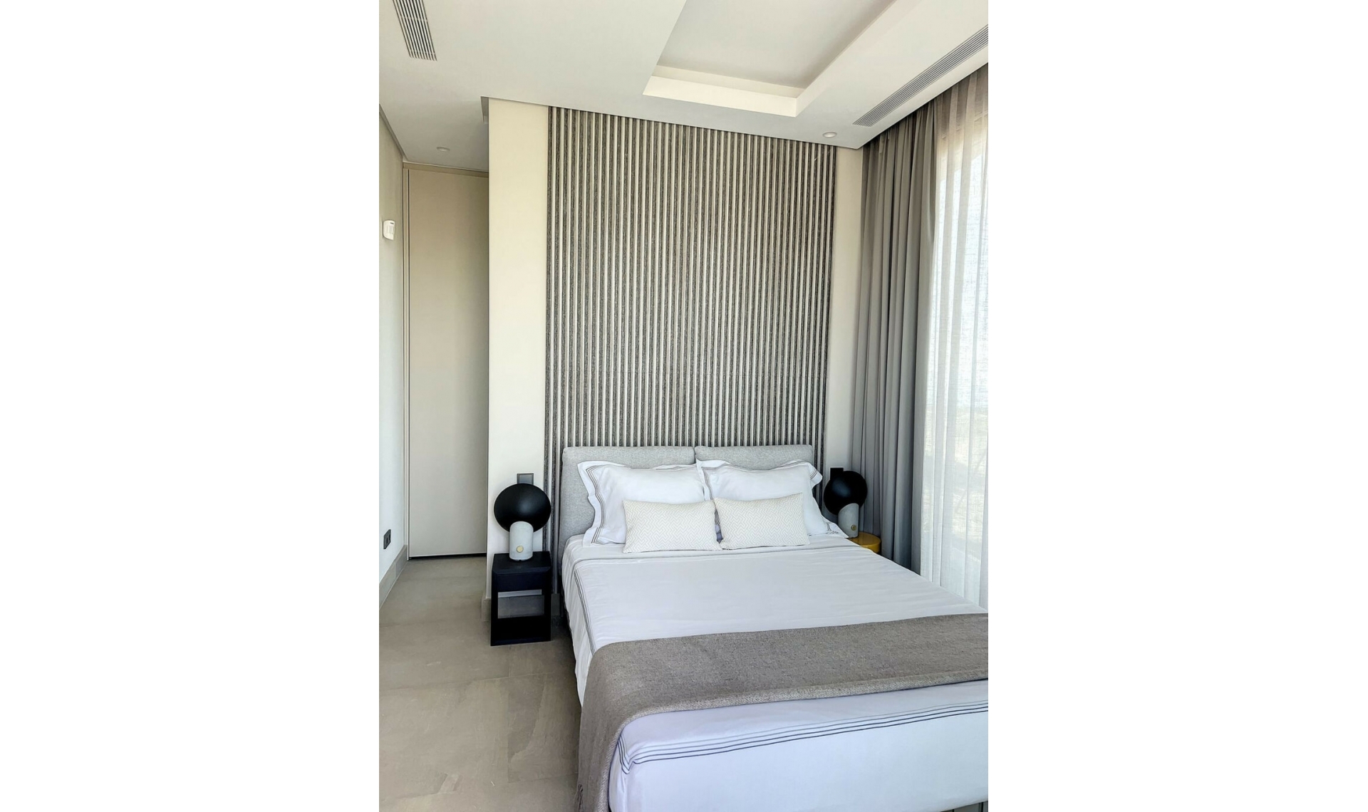 Resale - House -
Nueva Andalucía