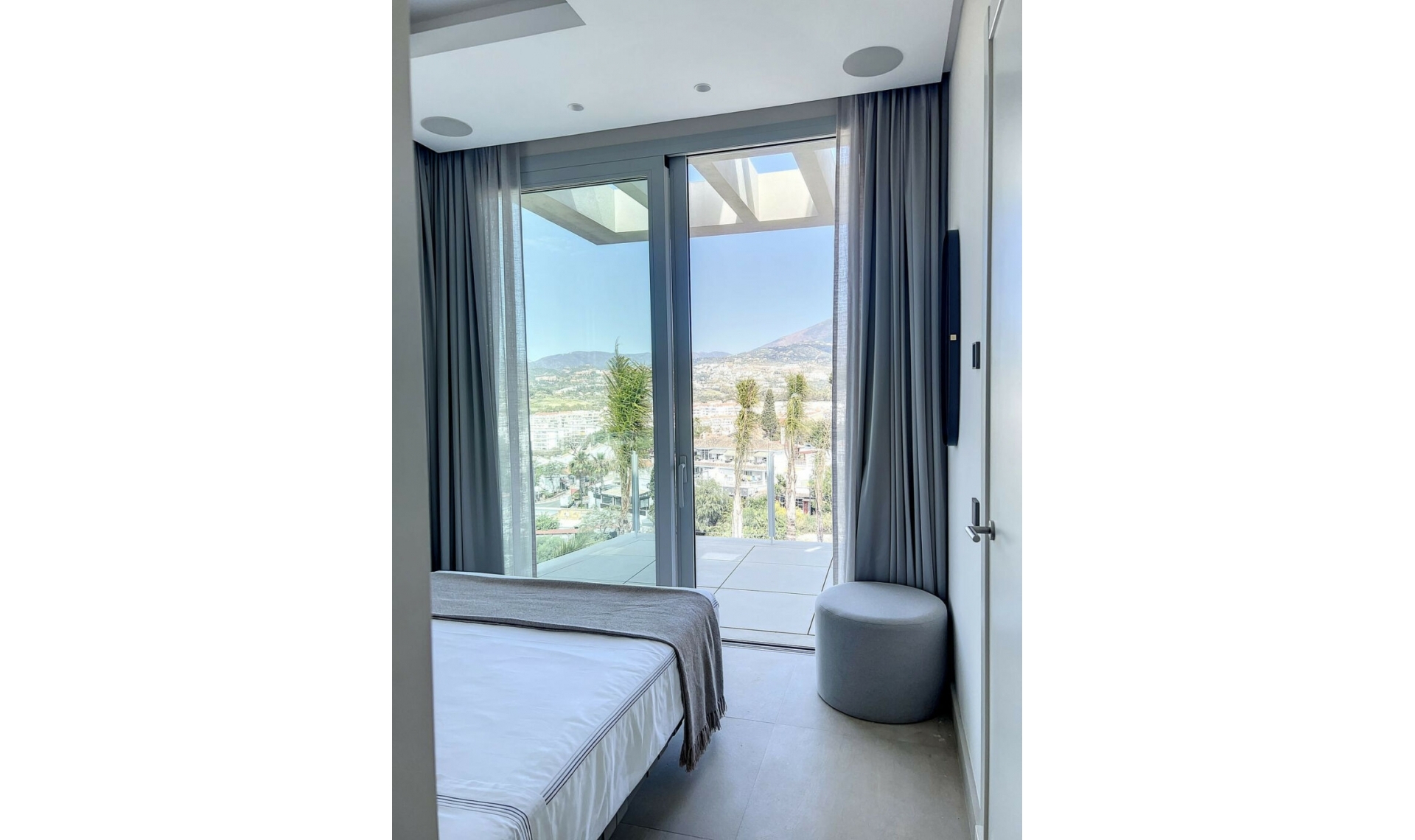 Resale - House -
Nueva Andalucía