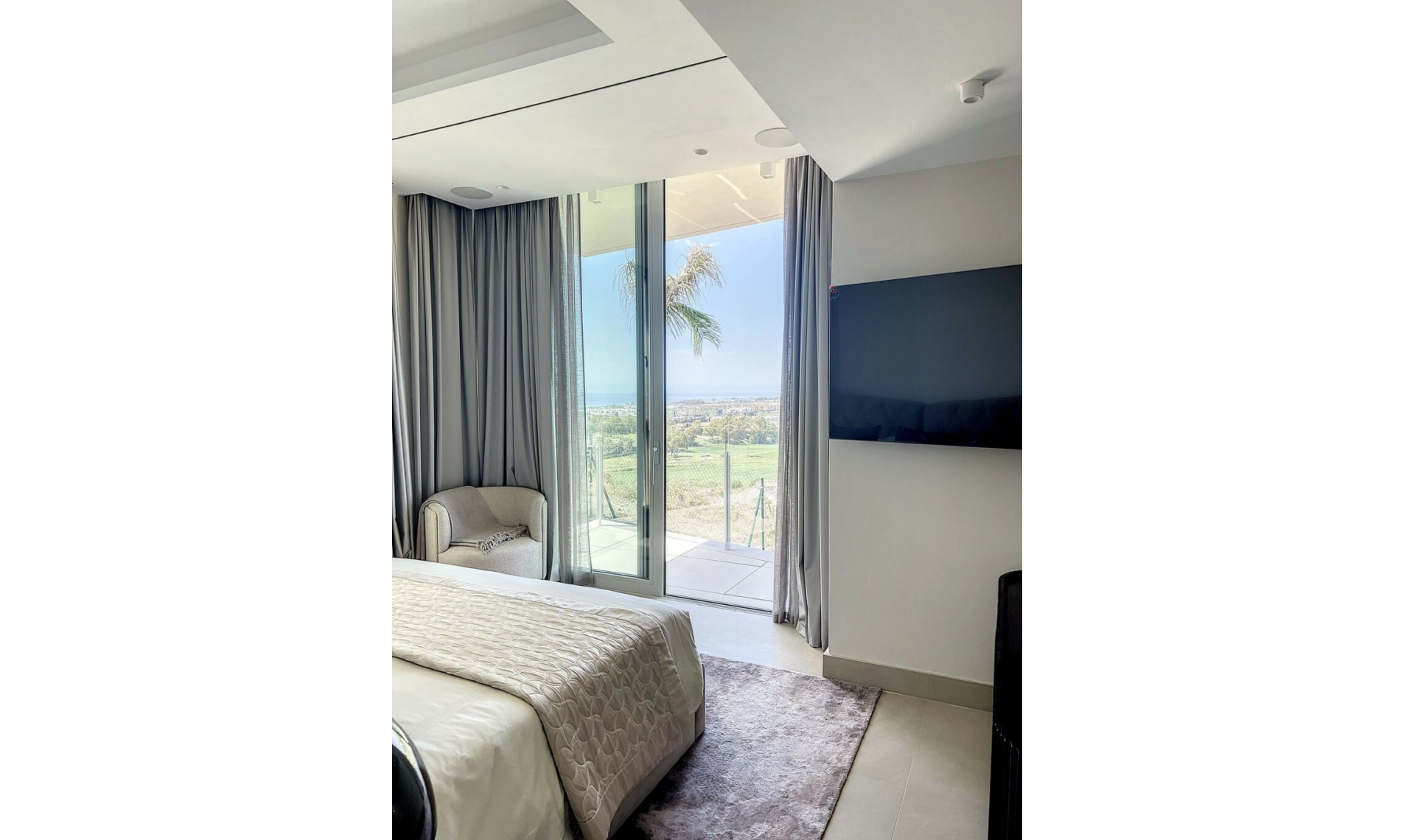 Resale - House -
Nueva Andalucía