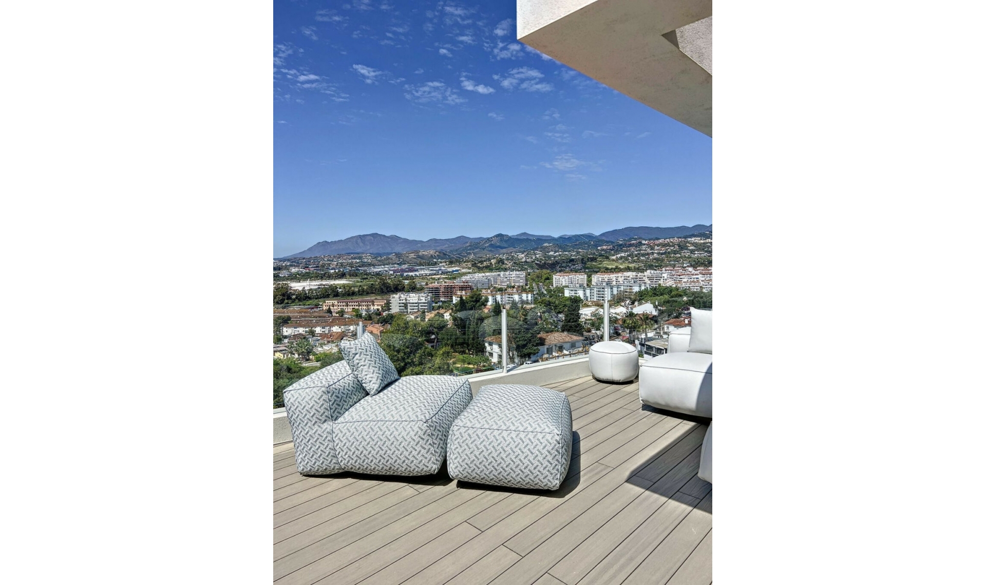 Resale - House -
Nueva Andalucía